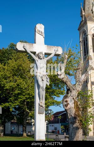 france,nouvelle-aquitaine,gironde,carcans,jesus on the cross,stands in front of the church église saint-martin in carcans Stock Photo