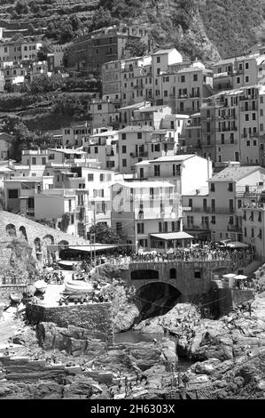 beautiful view of manarola town. is one of five famous colorful villages of cinque terre national park in italy,suspended between sea and land on sheer cliffs. liguria region of italy. Stock Photo