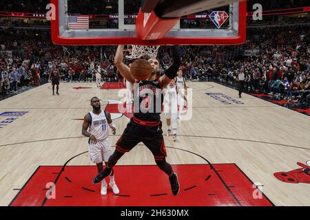 USA. 10th Nov, 2021. The Chicago Bulls' Zach LaVine (8) dunks late in the second half against the Dallas Mavericks at the United Center on Wednesday, Nov. 10, 2021, in Chicago. (Photo by Armando L. Sanchez/Chicago Tribune/TNS/Sipa USA) Credit: Sipa USA/Alamy Live News Stock Photo