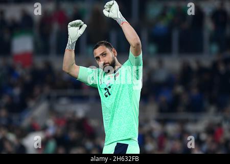 Stadio Olimpico, Rome, Italy. 12th Nov, 2021. European qualifier World Cup 2022 football, Italy versus Switzerland; Gianluigi Donnarumma of Italy welcomes the fans Credit: Action Plus Sports/Alamy Live News Stock Photo