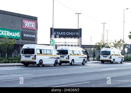 Three minibus taxis parked outside Menlyn Mall on Atterbury Road, Pretoria Stock Photo