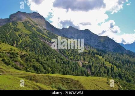 view from the plumsjochhütte (1630m) on the plumsjoch to the pre-summit and the bettlerkarspitze (2268 m) to the right of the schaufelspitze and the descent ridge,in the eng in the karwendel mountains,rißbachtal,tyrol,austria,europe,alm,eng-alm in the foreground the path to the almhütte . Stock Photo