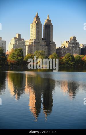 Central Park Reservoir or Jacqueline Kennedy Onassis Reservoir in New York city during the autumn season. Beautiful sunny day with warm weather and bl Stock Photo