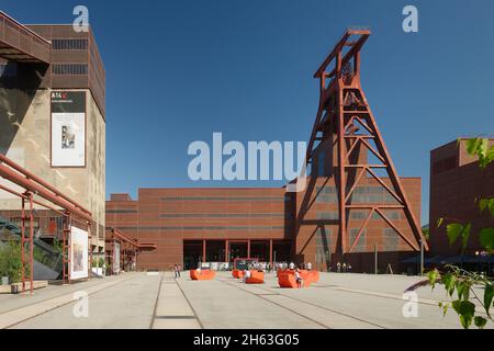 view of the shaft 12 and former coal washing plant a 14 of the zeche zollverein,unesco world heritage site zollverein,essen,stoppenberg district,north rhine-westphalia,germany Stock Photo