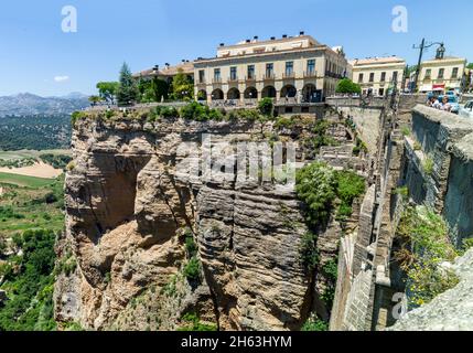 the puente nuevo ('new bridge') span the 120-metre-deep chasm that carries the guadaleva–n river and divides the city of ronda,the el tajo gorge. ronda,provence of malaga,andalusia,spain. (panorama) Stock Photo