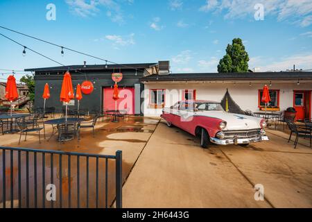 Williams, Arizona, USA - September 27, 2021  Dara Thai Cafe, Historical Route 66, Arizona. Street view, facade, city style Stock Photo