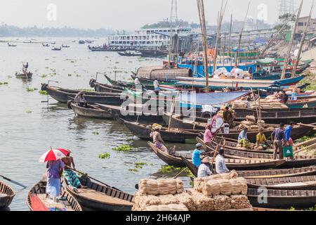DHAKA, BANGLADESH - NOVEMBER 22, 2016: Small wooden boats at Buriganga river in Dhaka, Bangladesh Stock Photo