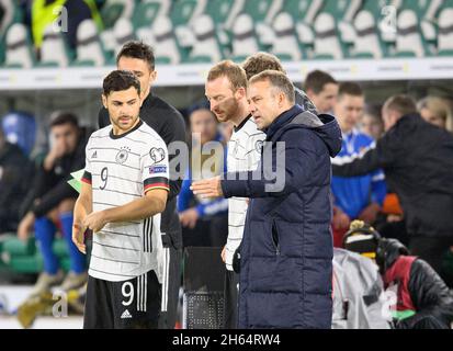 Wolfsburg, Deutschland. 11th Nov, 2021. coach/federal coach Hans-Dieter 'Hansi' FLICK (GER) with Maximilian ARNOLD (GER) and Kevin VOLLAND l. (GER) before being substituted on. Soccer Laenderspiel, World Cup Qualification Group J matchday 9, Germany (GER) - Liechtenstein (LIE), on 11.11.2021 in Wolfsburg/Germany. Â Credit: dpa/Alamy Live News Stock Photo