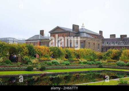 Kensington Palace overlooking the Landscaped Sunken Gardens, London, UK Stock Photo