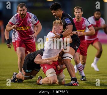 LONDON, UNITED KINGDOM. 13th, Nov 2021. Hugh Tizard of Harlequins (right) is tackled during Premiership Rugby Match between Saracens Men and Harlequins at StoneX Stadium on Saturday, 13 November 2021. LONDON ENGLAND.  Credit: Taka G Wu/Alamy Live News Stock Photo