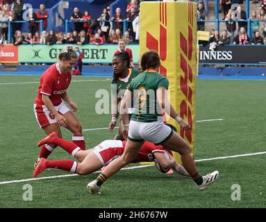 Cardiff, Wales, 13, November, 2021, Ffion Lewis (Wales) Scores try , During Wales Women  v. South Africa Women's  Rugby, Credit:, Graham Glendinning,/ Alamy Live News Stock Photo