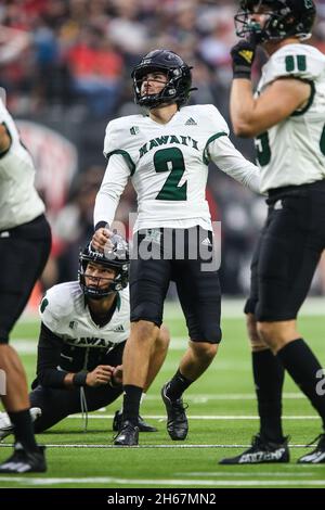 November 13, 2021: Hawaii Warriors place kicker Matthew Shipley (2) makes a field goal during the NCAA football game featuring the Hawaii Warriors and the UNLV Rebels at Allegiant Stadium in Las Vegas, NV. The UNLV Rebels and the Hawaii Warriors are tied at halftime 10 to 10. Christopher Trim/CSM.