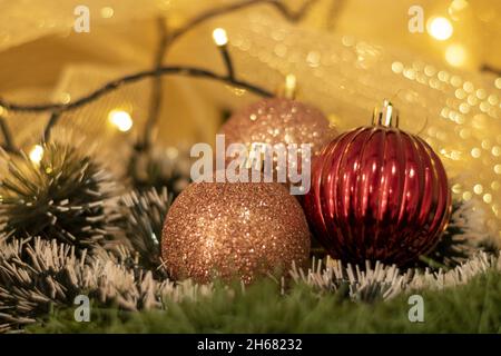 bombillos navideños con luces Stock Photo