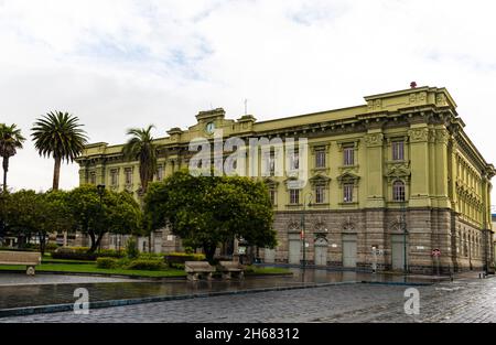 Calles Riobamba Centro histórico de Riobamba, ciudad antigua en la cordillera de los ...