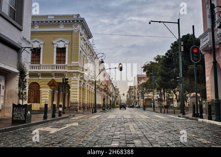 Calles Riobamba Centro histórico de Riobamba, ciudad antigua en la cordillera de los ...
