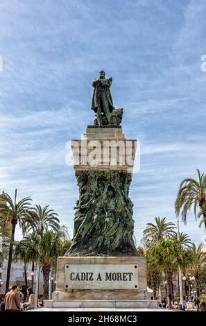 Monumento a Segismundo Moret y Prendergast escritor y político en la plaza de San Juan de Dios en Cádiz, España Stock Photo