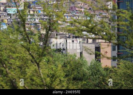 Mumbai, Maharashtra, India, November 13 2021: Slum coming up in Vikhroli, a Mumbai suburb near to Powai, India. A squalid and overcrowded urban area i Stock Photo