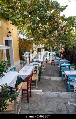 Athens, Greece. November 2021. the typical open-air trattorias on the narrow streets of the city center Stock Photo