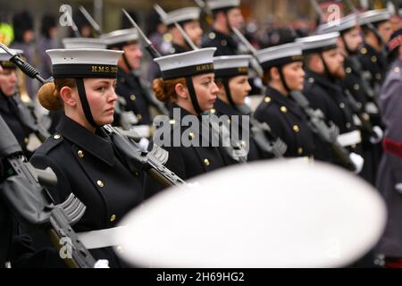 Edinburgh, Scotland, Uk. 14th Nov, 2021. Edinburgh Scotland, UK November 14 2021. Remembrance Sunday service takes place at the War Memorial outside the Edinburgh City Chambers. Credit: SST/Alamy Live News Stock Photo