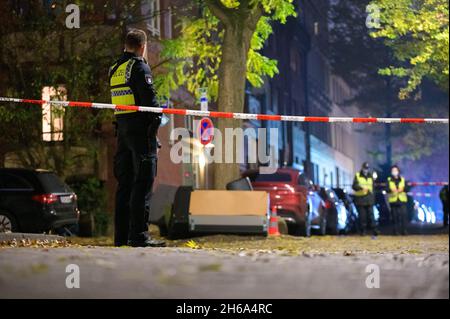 Hamburg, Germany. 14th Nov, 2021. Police officers secure a cordoned-off crime scene. Shots were reported in Hamburg-Harburg on Sunday afternoon. Two people were possibly injured, said an employee at the police situation service. Credit: Jonas Walzberg/dpa/Alamy Live News Stock Photo
