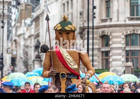 GOG effigy, with GUILD OF YOUNG FREEMEN at the Lord Mayor's Show, Parade, procession passing along Poultry, near Mansion House, London, UK Stock Photo