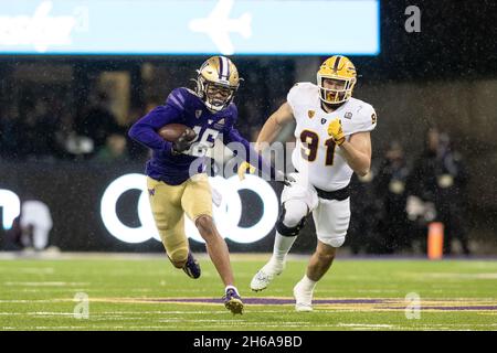 Washington Huskies wide receiver Rome Odunze (16) runs with the ball during the 2nd quarter of an NCAA college football game against the Arizona State Stock Photo