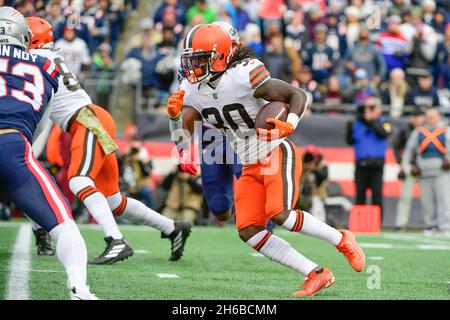 Cleveland Browns D'Ernest Johnson runs behind a block from Justin