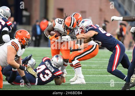 Cleveland Browns running back Calvin Hill, right, leaps to avoid the tackle  of Chicago Bears safety Lenny Walterscheid in the first quarter of game in  Cleveland, Nov. 3, 1980. Hill ran to