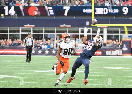 Foxborough, Massachusetts, USA. 14th Nov, 2021. New England Patriots wide receiver Jakobi Meyers (16) makes a catch while bein defended by Cleveland Browns cornerback Greg Newsome II (20) during the NFL football game between the Cleveland Browns and the New England Patriots at Gillette Stadium, in Foxborough, Massachusetts. The Patriots defeat the Browns 45-7. Eric Canha/CSM/Alamy Live News Stock Photo