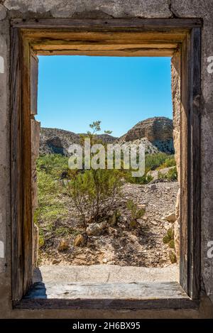 Remains of an old abandoned house at the Rio Grande, Big Bend NP, USA Stock Photo