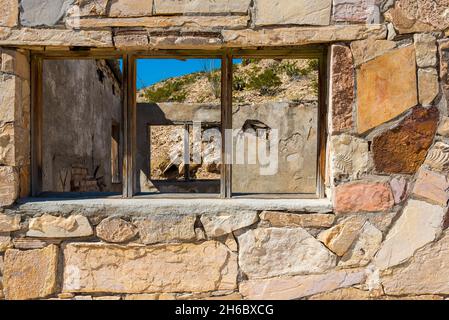 Remains of an old abandoned house at the Rio Grande, Big Bend NP, USA Stock Photo
