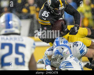 Detroit Lions middle linebacker Alex Anzalone (34) in action against the  San Francisco 49ers during an NFL football game, Sunday, Sept. 12, 2021, in  Detroit. (AP Photo/Rick Osentoski Stock Photo - Alamy