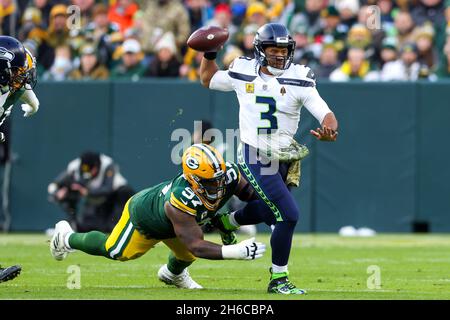 Green Bay Packers nose tackle Kenny Clark (97) lines up during an NFL  football game against the Los Angeles Rams Sunday, Nov 28. 2021, in Green  Bay, Wis. (AP Photo/Jeffrey Phelps Stock