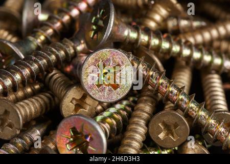 Self-tapping screws with galvanized coating and a Pozidrive head, close-up Stock Photo