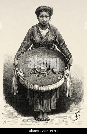 Hanoi woman and inside of a Tonkinese hat, Vietnam. Asia. Old 19th century engraved illustration A campaign in Tonkin by Charles Edouard Hocquard from Le Tour du Monde 1889 Stock Photo