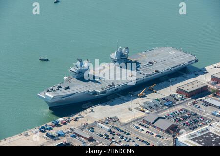 Royal Navy aircraft carrier HMS Queen Elizabeth (R08), HM Naval Base, City of Portsmouth, 2018. Stock Photo