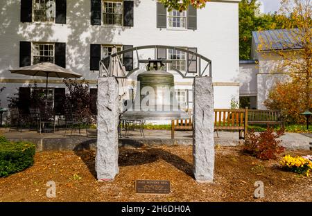 The Paul Revere Bell cast in 1823 by Boston Foundry on display in the grounds of the Inn at Woodstock, a hotel in Woodstock, Vermont, New England, USA Stock Photo