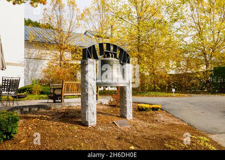 The Paul Revere Bell cast in 1823 by Boston Foundry on display in the grounds of the Inn at Woodstock, a hotel in Woodstock, Vermont, New England, USA Stock Photo