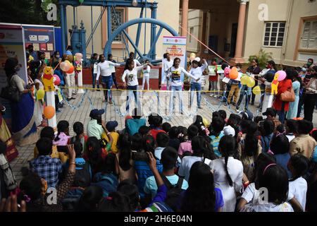 Kolkata, India. 14th Nov, 2021. Children are performing cultural activity as the Children's Day is being celebrated on 14 November in India to commemorate the birthday of the nation's first Prime Minister, Jawaharlal Nehru. It is organised by the Birla Industrial & Technological Museum (BITM), Govt Of India at their premise. amid Covid-19 pandemic. (Photo by Biswarup Ganguly/Pacific Press/Sipa USA) Credit: Sipa USA/Alamy Live News Stock Photo