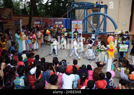 Kolkata, India. 14th Nov, 2021. Children are performing cultural activity as the Children's Day is being celebrated on 14 November in India to commemorate the birthday of the nation's first Prime Minister, Jawaharlal Nehru. It is organised by the Birla Industrial & Technological Museum (BITM), Govt Of India at their premise. amid Covid-19 pandemic. (Photo by Biswarup Ganguly/Pacific Press/Sipa USA) Credit: Sipa USA/Alamy Live News Stock Photo