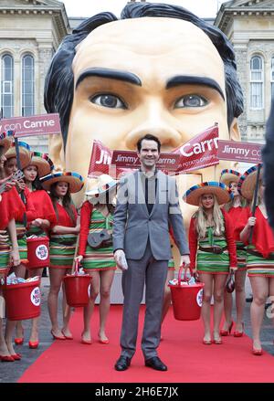 Geniet helder Vlot Jimmy Carr in the latest Walkers ad for Comic Relief shot in Kingston - in  a bid to raise over Â£1million this Red Nose Day with their very own Walkers  crisps! The