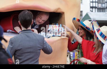 Al Murray the pub landlord and Jimmy Carr in the latest Walkers ad for Comic Relief shot in Kingston - in a bid to raise over Â£1million this Red Nose Day with their very own Walkers crisps! The ad will air on 16th February. Stock Photo