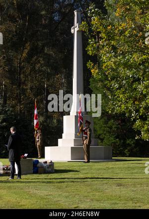 Standard bearers by the Cross of Sacrifice in the Canadian Section of Brookwood CWGC Cemetery on 11th November 2021 Stock Photo