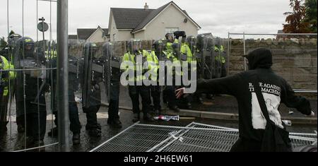 Police clash with protestors in Auchterader, Scotland as roads are blocked to prevent demonstrators access to Gleneagles during the G8 Summit. Jeff Moore/allactiondigital.com      Stock Photo