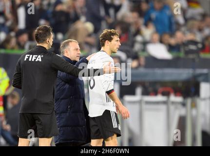 coach / Bundescoach Hans-Dieter 'Hansi' FLICK (GER) with Leon GORETZKA (GER), Soccer Laenderspiel, World Cup Qualification Group J matchday 9, Germany (GER) - Liechtenstein (LIE) 9: 0, on 11.11.2021 in Wolfsburg / Germany. Â Stock Photo