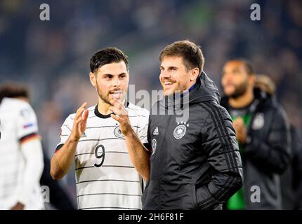 left to right Kevin VOLLAND (GER), Jonas HOFMANN (GER) gesture, gesture, clapping, clapping, Soccer Laenderspiel, World Cup Qualification Group J matchday 9, Germany (GER) - Liechtenstein (LIE) 9: 0, on 11.11.2021 in Wolfsburg / Germany. Â Stock Photo