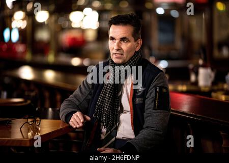 Berlin, Germany. 15th Nov, 2021. Thorsten Brix, manager of the Alt-Berliner-Biersalon, sits in the restaurant on Ku'damm. In the capital, the 2G rule applies with further restrictions for the unvaccinated. (to dpa 'Tightened Corona rules - criticism of controls') Credit: Fabian Sommer/dpa/Alamy Live News Stock Photo