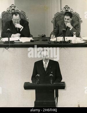 US Secretary of State Dean Acheson (center) speaks before the UN General Assembly. Behind him Secretary General Trygve Lie (left) and President Luis Padilla Nervo, Paris, France 1951 Stock Photo