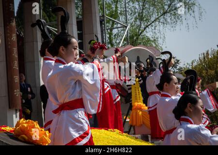 Chinese dancers and drummers perform at a celebration in Shaanxi Province, China Stock Photo