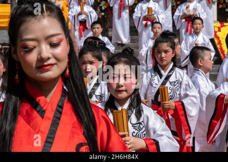 Chinese dancers and drummers perform at a celebration in Shaanxi Province, China Stock Photo